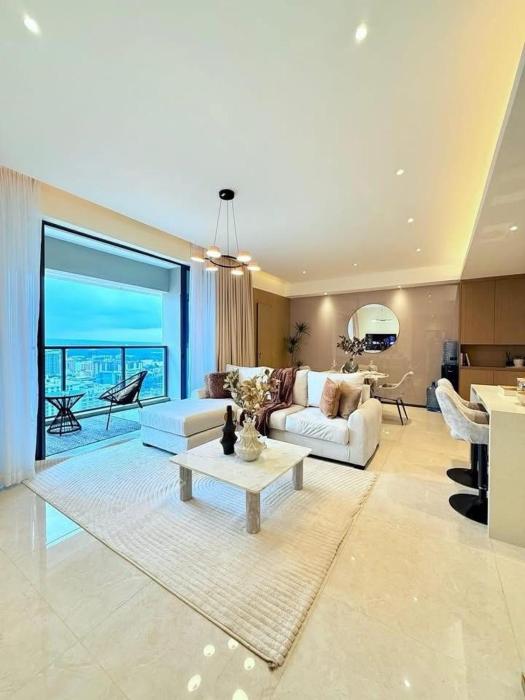 Crest View Apartment