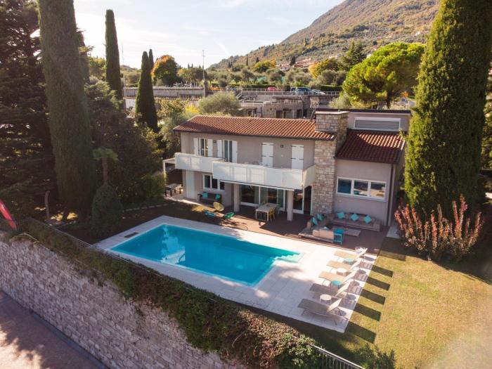 Villa VeLago