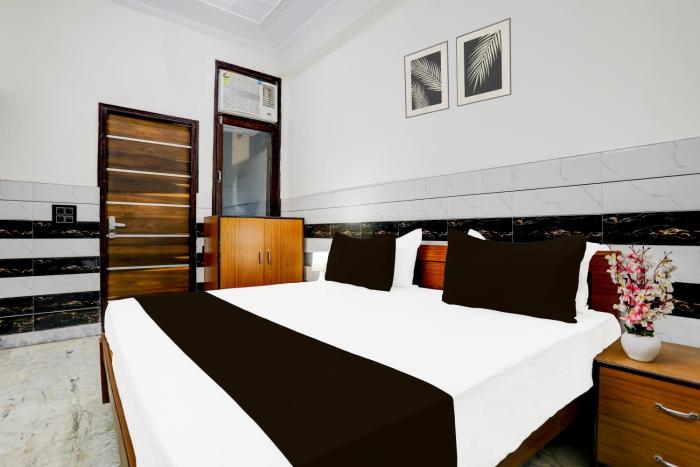 Hotel O Kanha palace