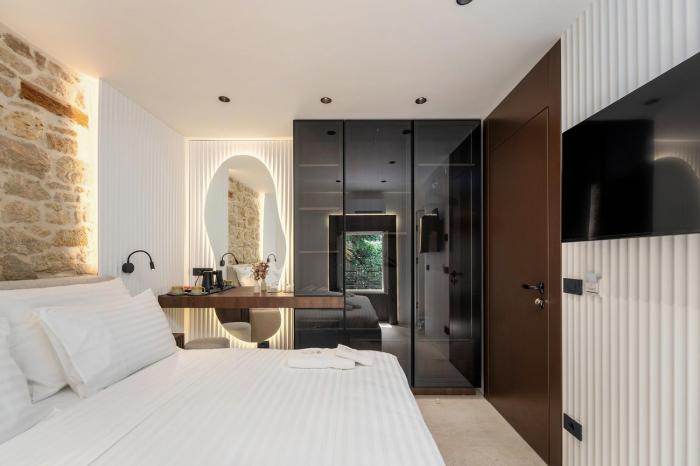 Una Rooms