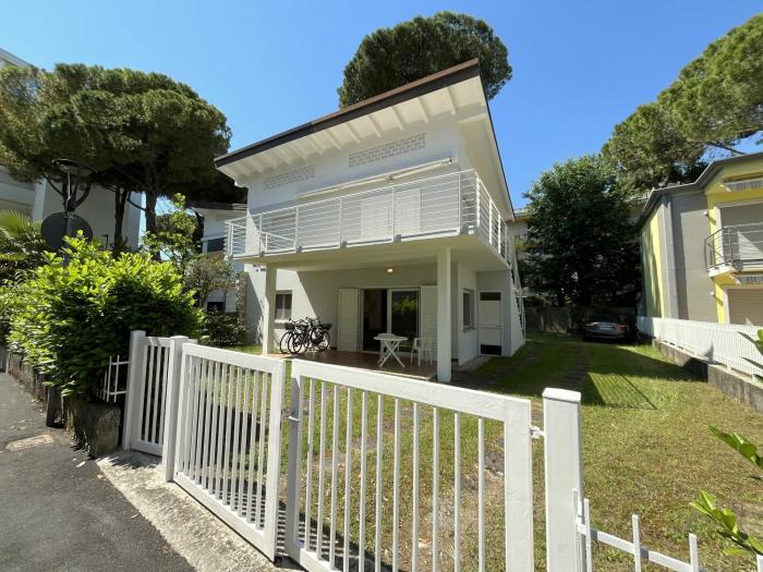 Lignano Sabbiadoro with garden