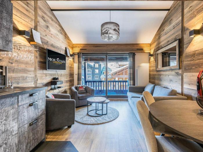 Studio rénové avec balcon au centre Val-dIsère - FR-1-518-129