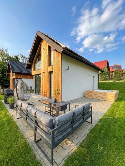 Mila Lakeview House
