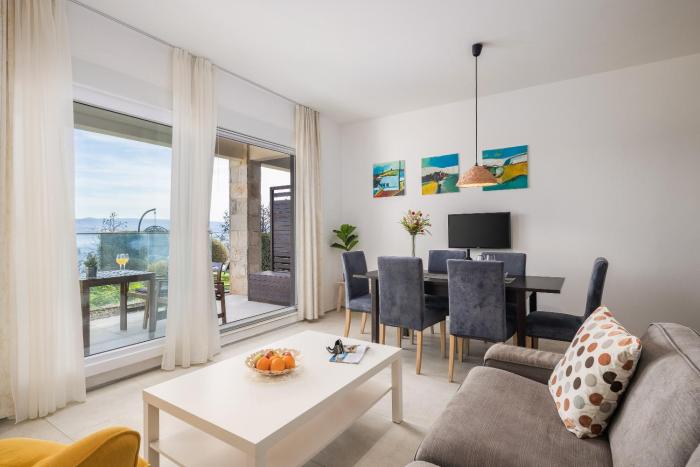 Villa Jolara With Heated Pool-Deluxe Apartment 3