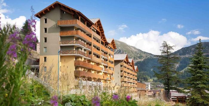 Large south-facing duplex for 8 people in Isola 2000, Mercantour