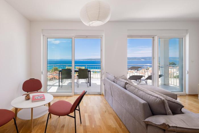 Renata Penthouse Residence with Garage