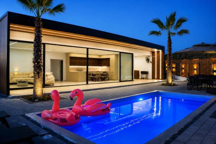 Lakeside Palms