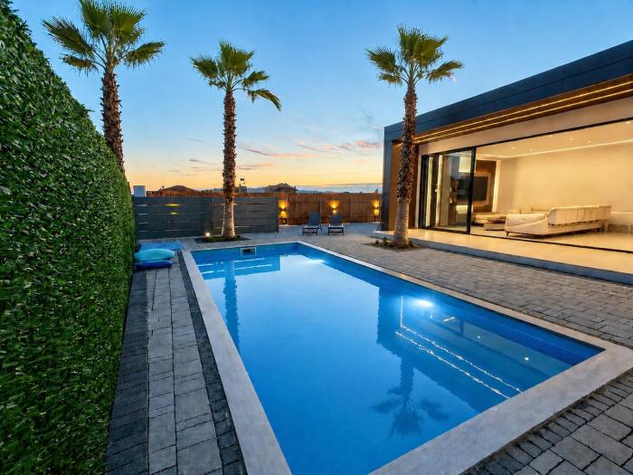 Lakeside Palms