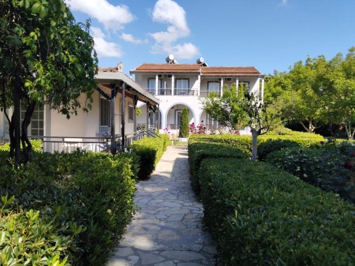 ARTEMIS Studios & Apartments Sidari