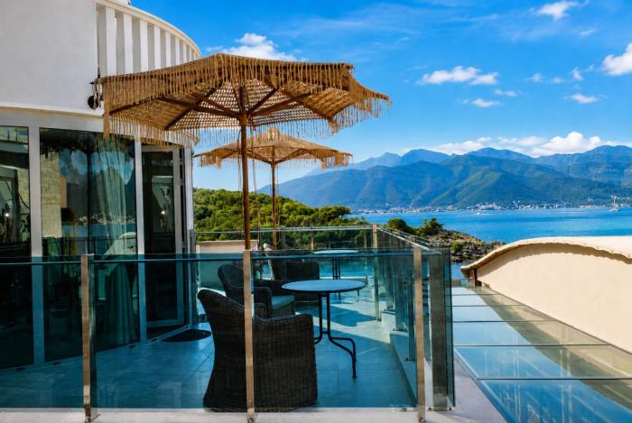 Luxury Sea Residence by Kristina