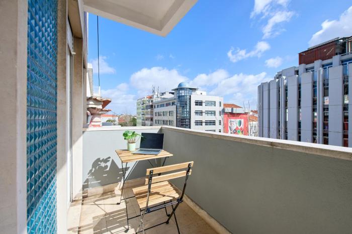 Sunny Balcony Room - Marquês de Pombal