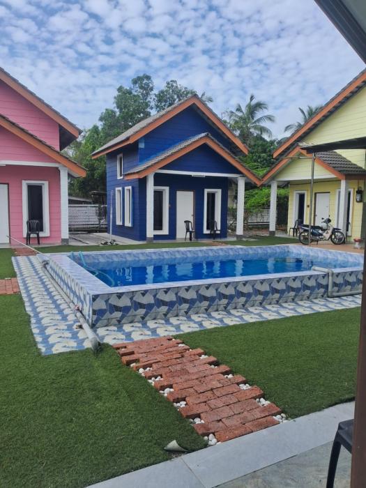 NS Rainbow Cottage Private Pool Pengkalan Balak Tanjong Bidara