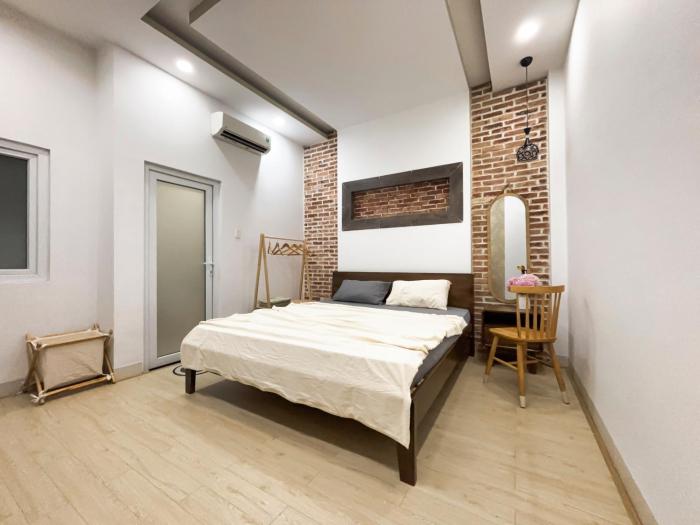 Owls Night Homestay Metro