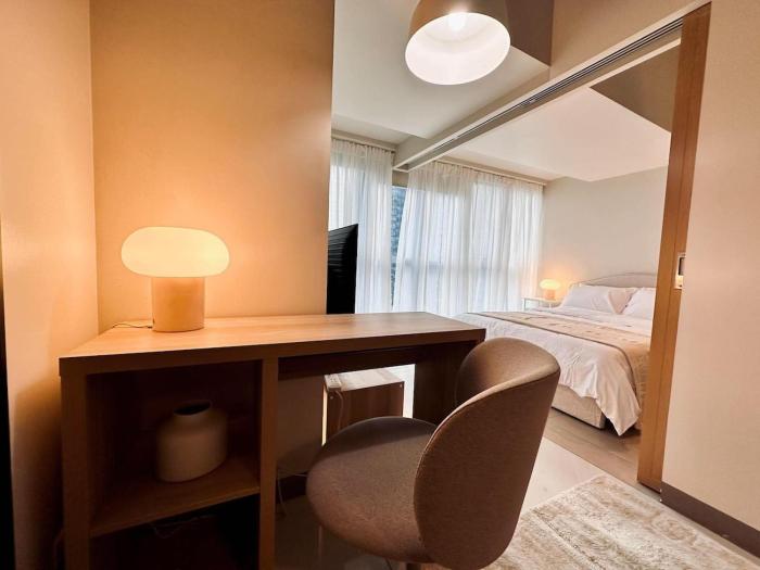Chic Cozy 1BR Uptown Parksuites T1 Pay Parking 14R