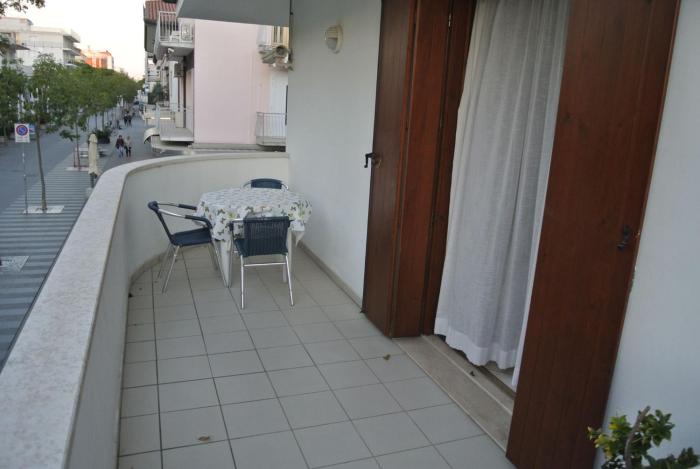 Cozy flat with terrace 200m from the beach