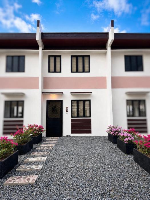 Idesia Lipa Custodio Suites