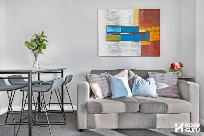 CBD - 2BR in Heart of Sydney, light rail at door