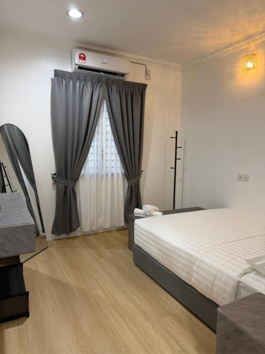 Triple A guest room