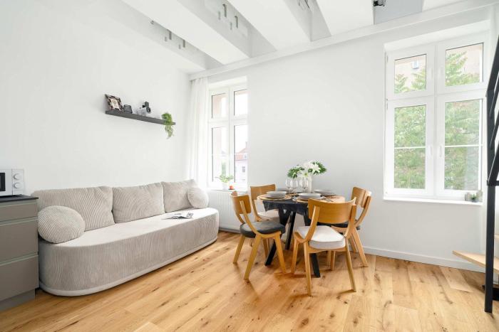 Stylish Studio with a Mezzanine Near the Market Square by Noclegi Renters