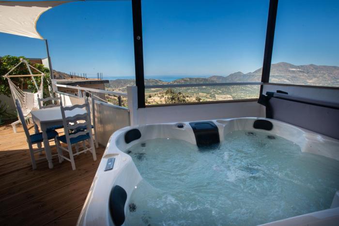 EMPHASIS Traditional House with Jacuzzi & Bicycles