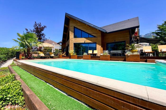 Magnificent villa with heated pool air conditioning