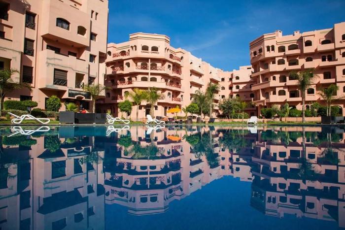 Comfortable 3 and 2 bedroom apartments with access to 5 pools