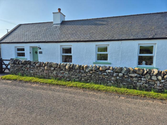 Beautiful 2-Bed semi rural cottage enclosed garden