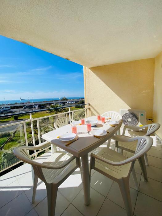 AGENCE JF IMMO-Apt 5 personnes parking - piscine collective - front de mer - Ménage inclus -V0730