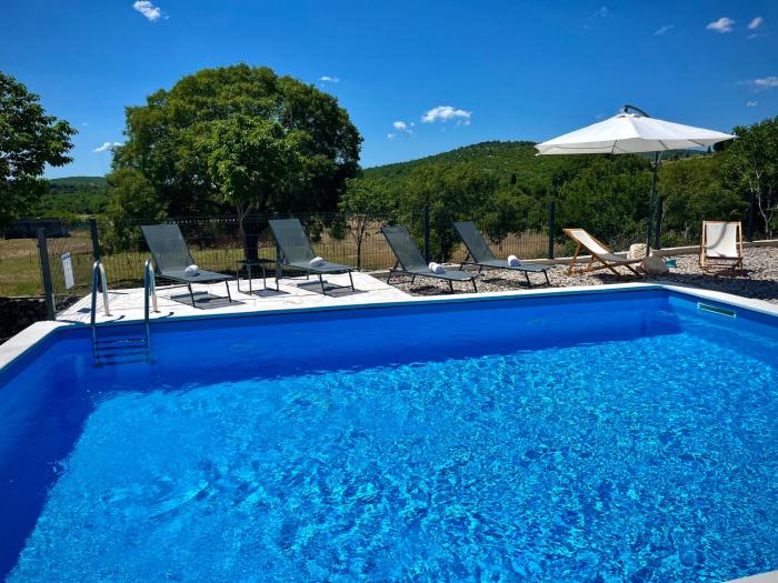 Peaceful New Country House with Saltwater Pool