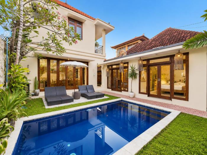 Seminyak Double6 Beach 5BR Villa - pool & parking