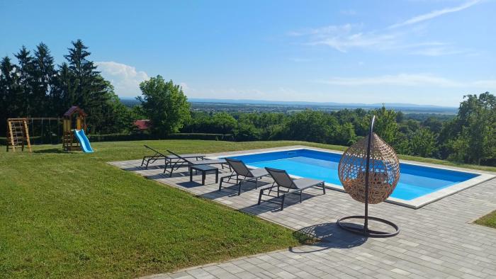 Holiday Home Tilia - pool & view