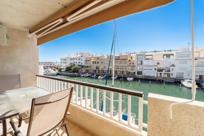 WELCS APARTAMENTO 382 EMP con vistas al canal