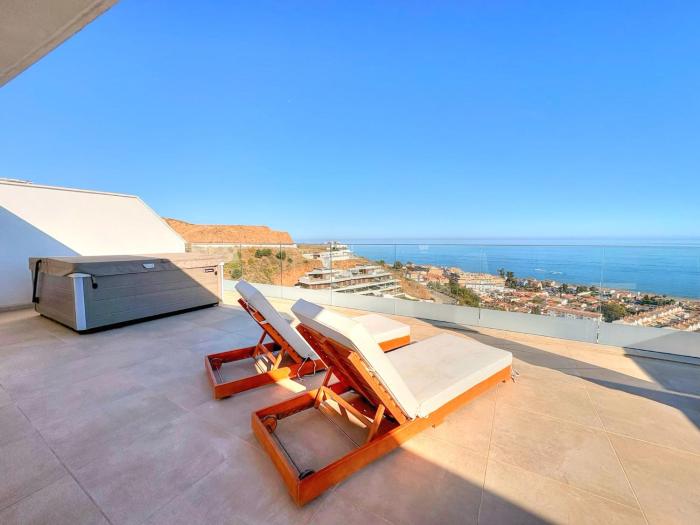 Ático - Penthouse con Jacuzzi y Vistas Panorámicas al Mar