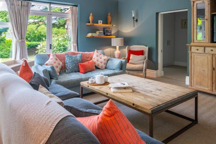 Swift Host - Blakeney - Sleeps 12 - Pet Friendly - Garden
