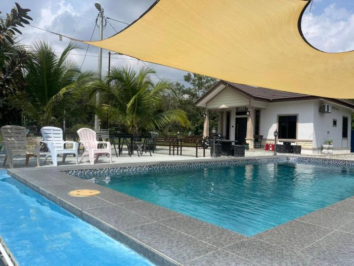 Rumah Armand Private Pool 5 bilik Pengkalan Balak Tg Bidara Masjid Tanah Melaka