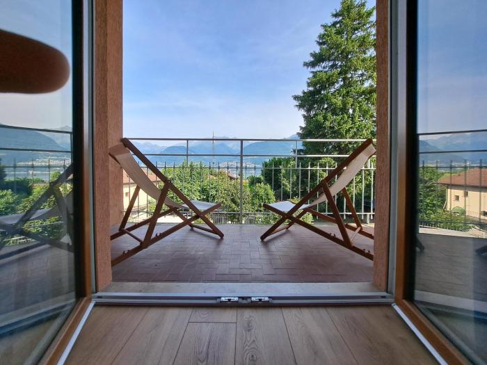 A stones throw from the lake, a lovely apartment