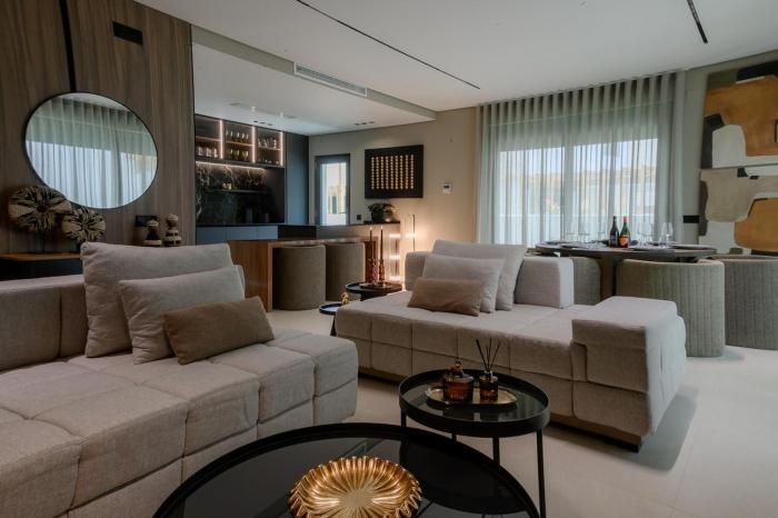 Detached house in a private condominium