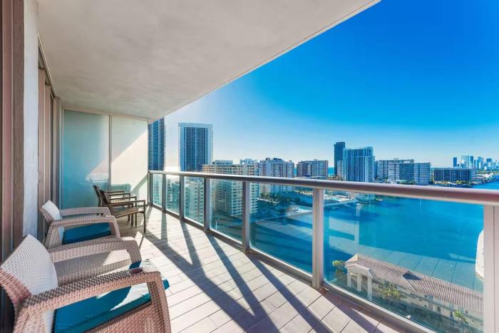 Bright 1BR - Sunset View -Beach Access