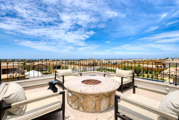 Luxury Coastal Retreat - Pool & World-Class Golf
