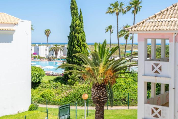 Studio with Beach & Pool Access Included - Golden Club