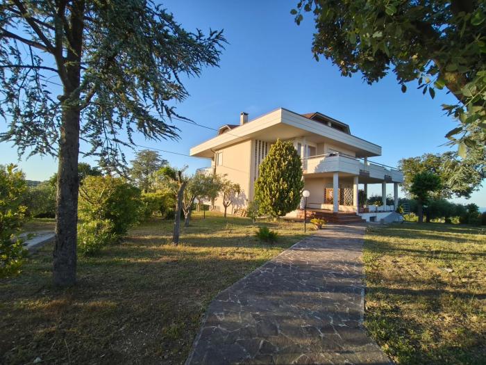 A CASA DI FINA tra mare e collina