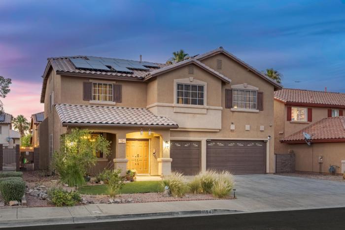 5BR 3BA Family friendly entire home w pool, spa, games, tvs, and more
