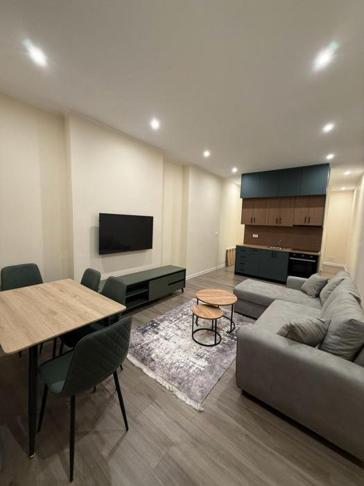 Rei Apartments and Room