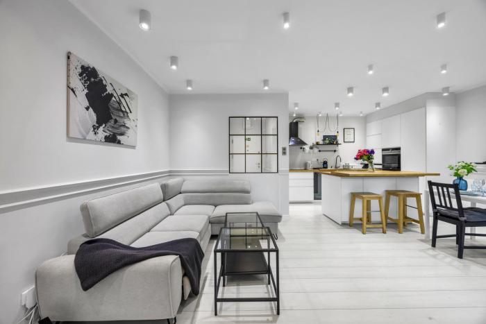 Wola Apt - Parking, Balcony, Workspace - by Rentujemy