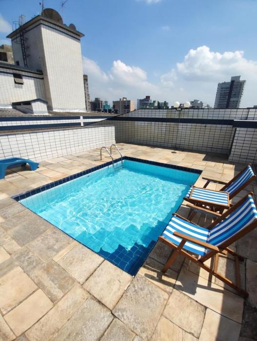 Cobertura para 12 pessoas com piscina privativa a 100m mar