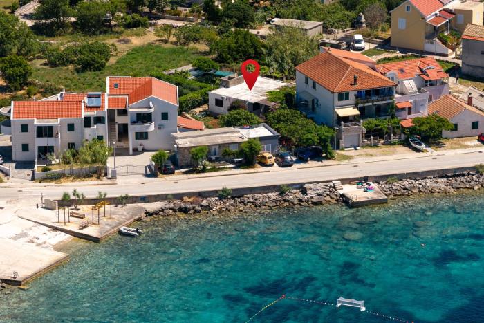 Apartments by the sea Sucuraj, Hvar - 5671