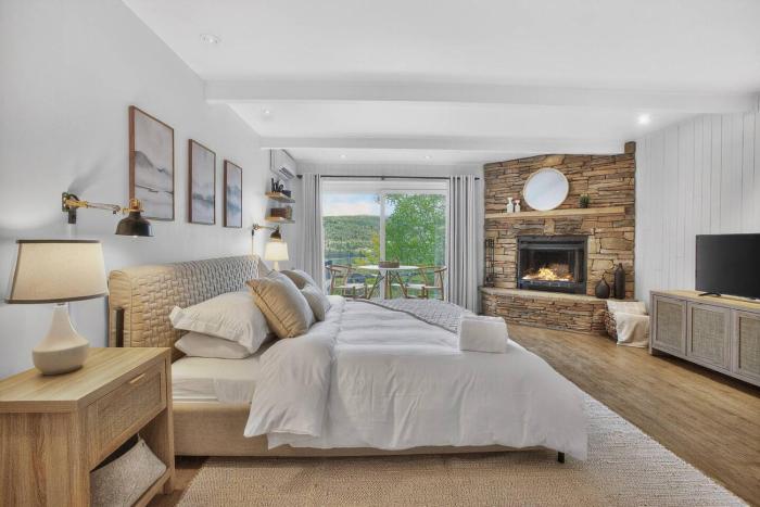 Lake & Mountain ViewsBrick FireplaceFree Shuttle