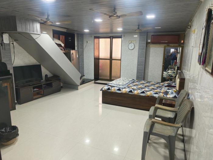 Lovely spacious Big Room in Dongri Mumbai 9