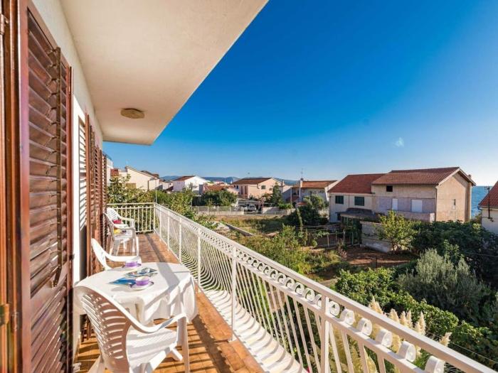 Apartment in ibenik-Brodarica with balcony