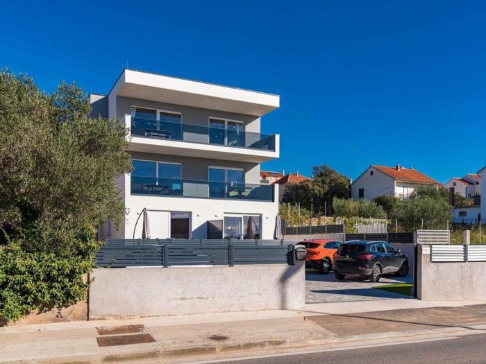 Apartment in ibenik-Brodarica with balcony